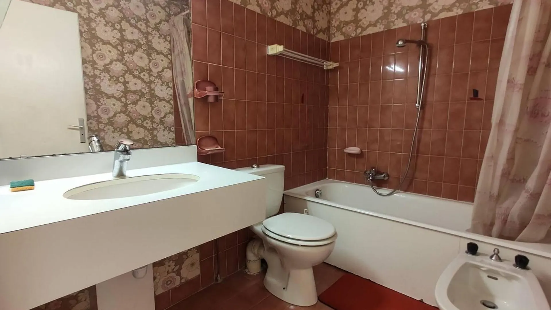 Studio Pour 4 Avec Terrasse Ensoleillee, Parking Privatif, A 250M Des Plages A Antibes - Fr-1-252-153 Appartement