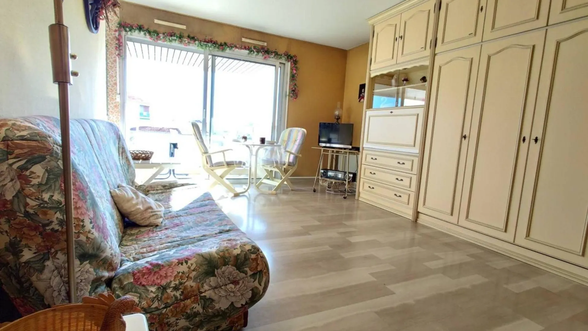Studio Pour 4 Avec Terrasse Ensoleillee, Parking Privatif, A 250M Des Plages A Antibes - Fr-1-252-153 Appartement 0*,  Frankrijk