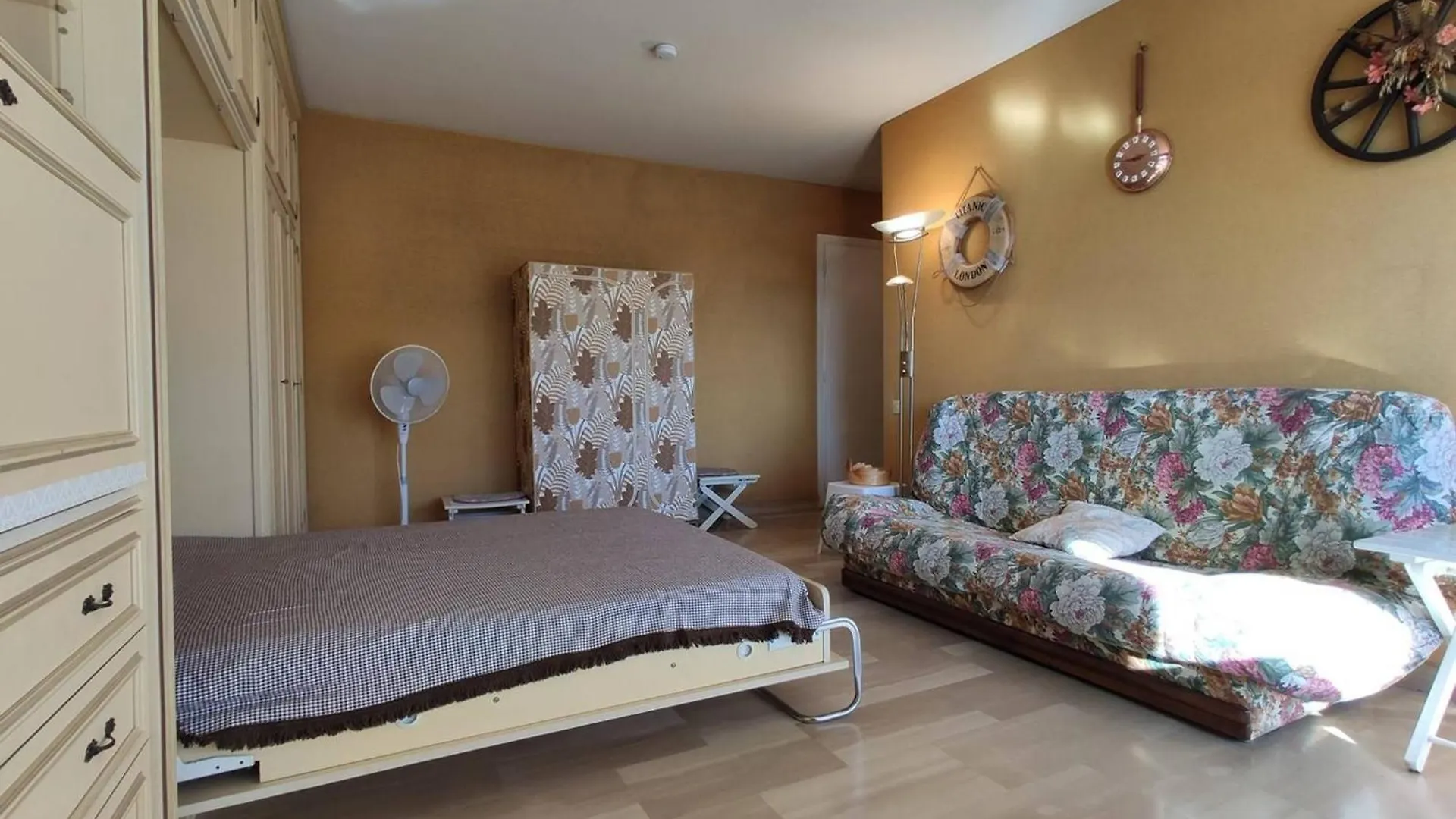 Studio Pour 4 Avec Terrasse Ensoleillee, Parking Privatif, A 250M Des Plages A Antibes - Fr-1-252-153 Appartement