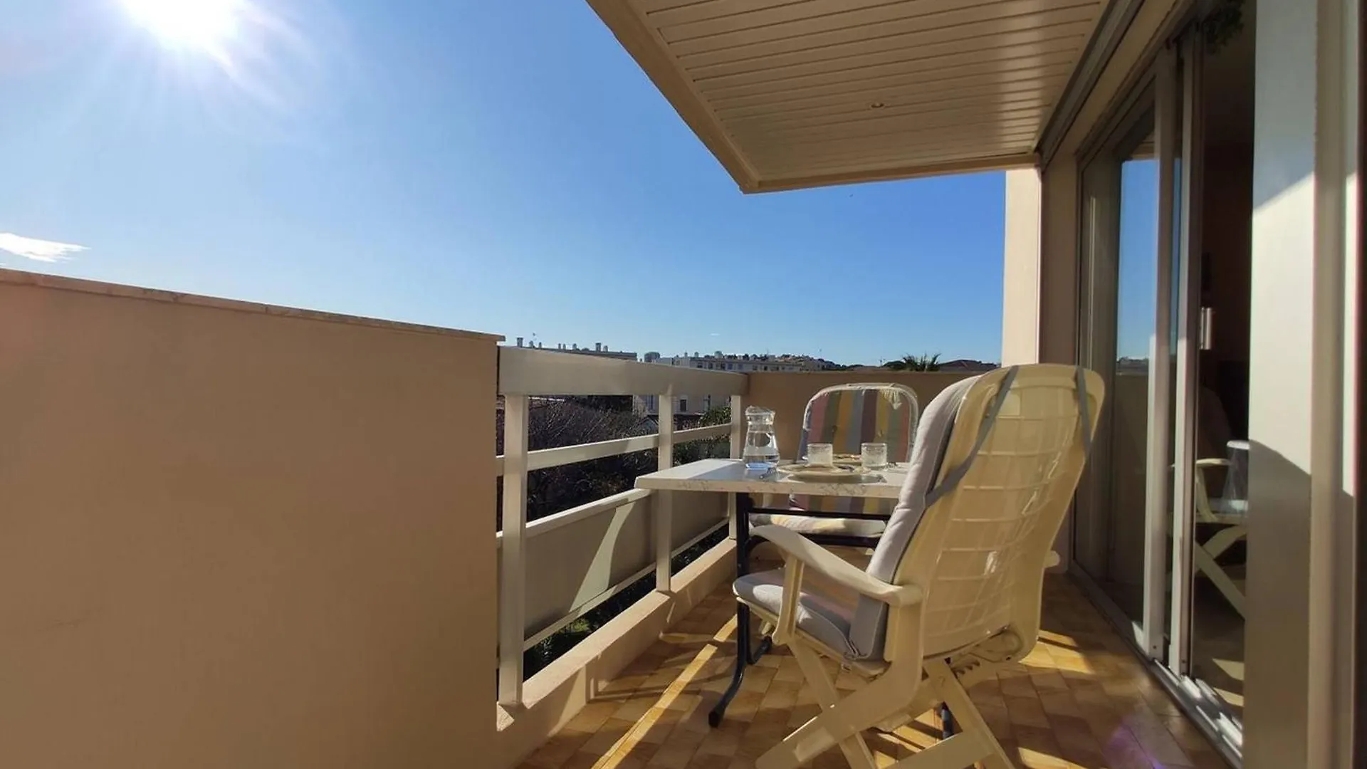 Studio Pour 4 Avec Terrasse Ensoleillee, Parking Privatif, A 250M Des Plages A Antibes - Fr-1-252-153 Appartement