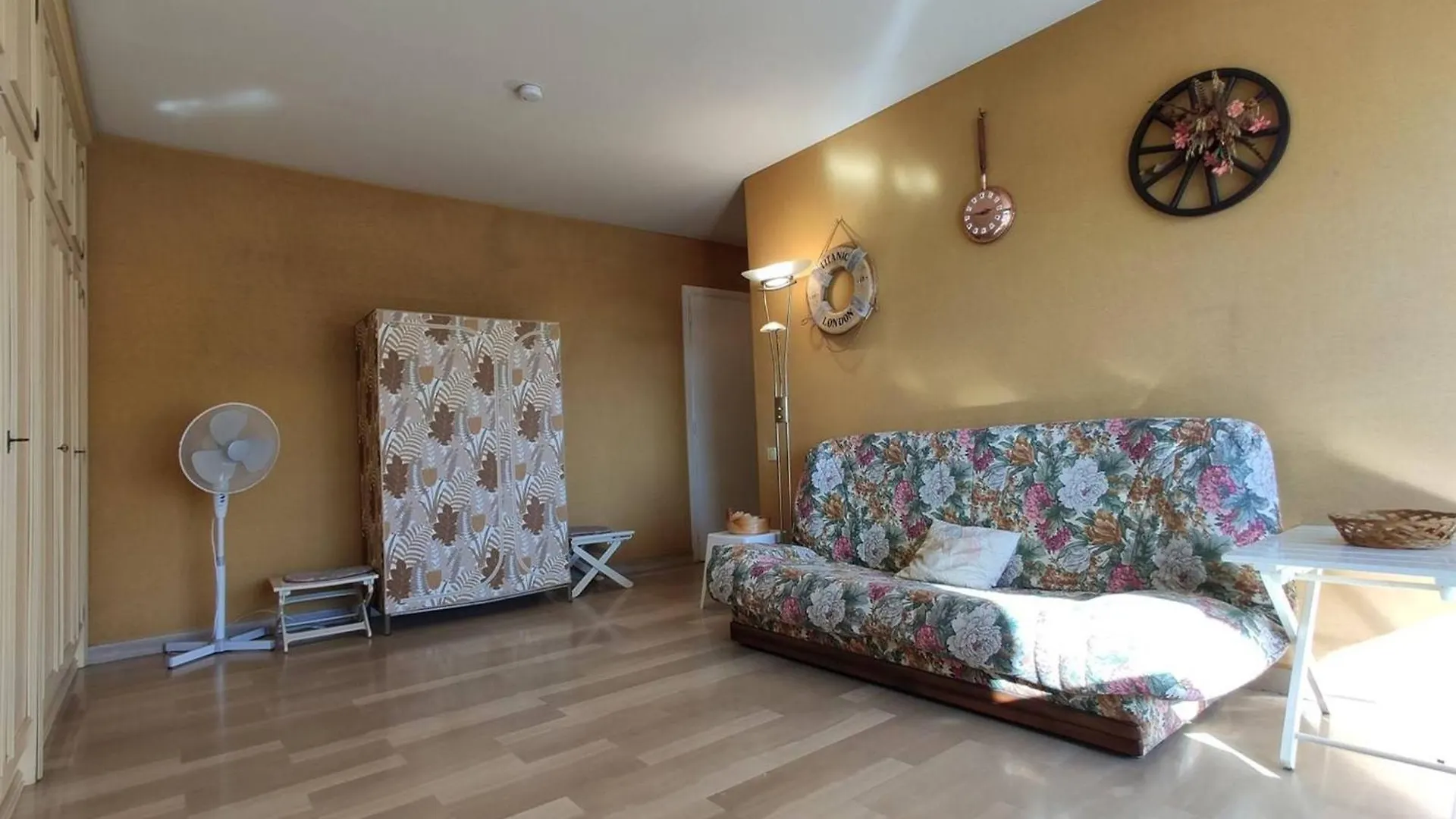 Studio Pour 4 Avec Terrasse Ensoleillee, Parking Privatif, A 250M Des Plages A Antibes - Fr-1-252-153 Appartement