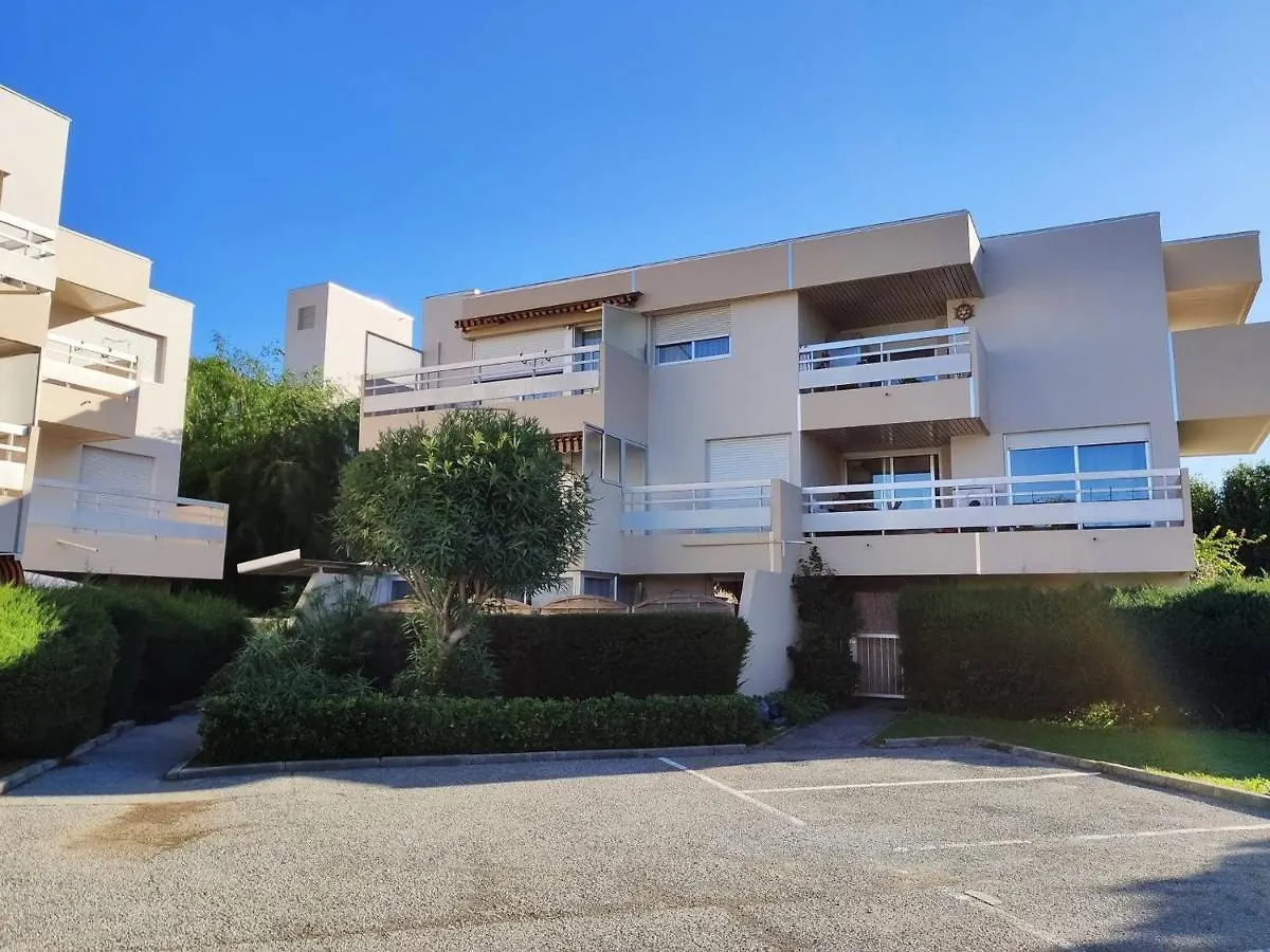 Studio Pour 4 Avec Terrasse Ensoleillee, Parking Privatif, A 250M Des Plages A Antibes - Fr-1-252-153 Apartment