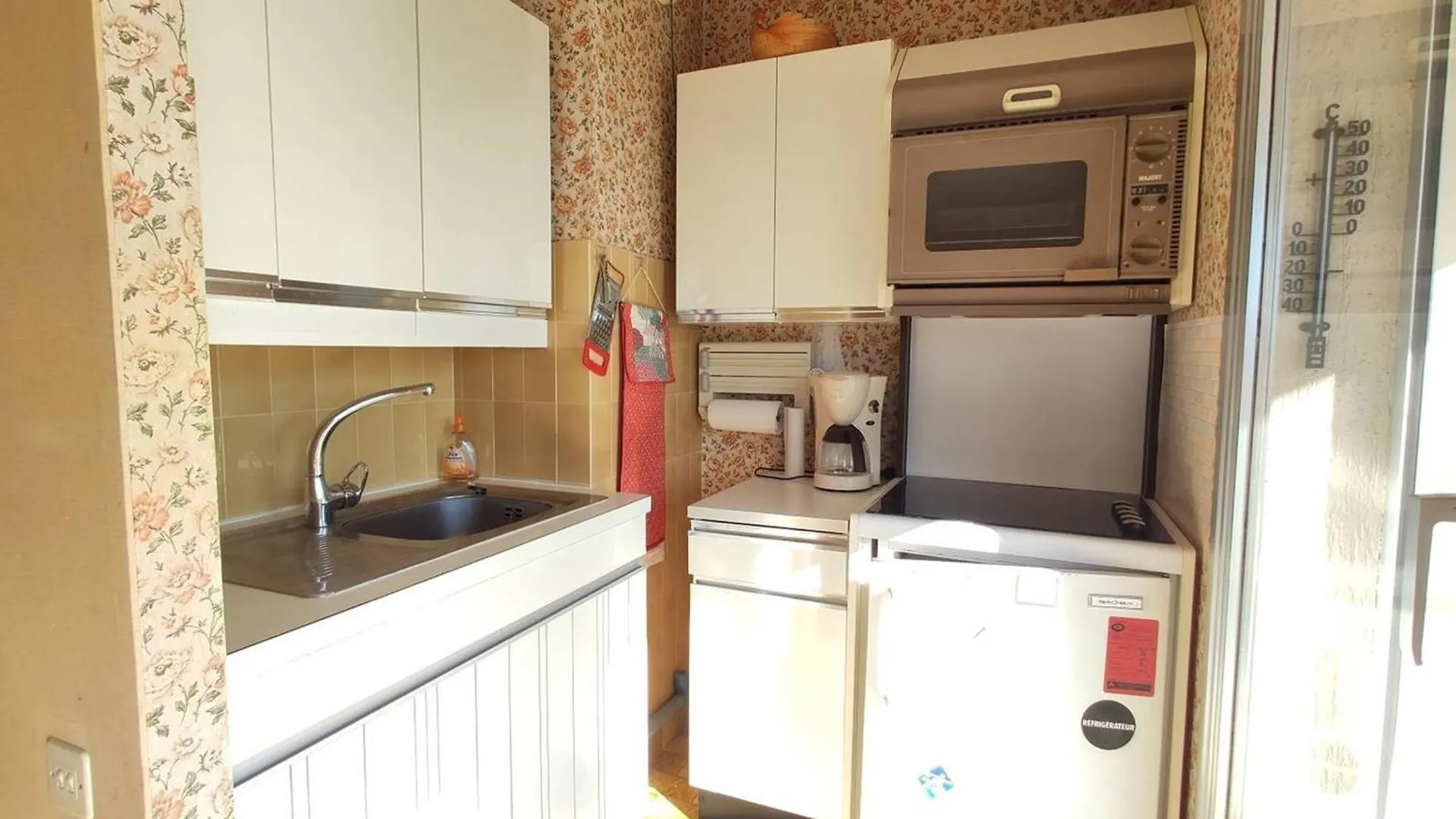 Studio Pour 4 Avec Terrasse Ensoleillee, Parking Privatif, A 250M Des Plages A Antibes - Fr-1-252-153 Apartment